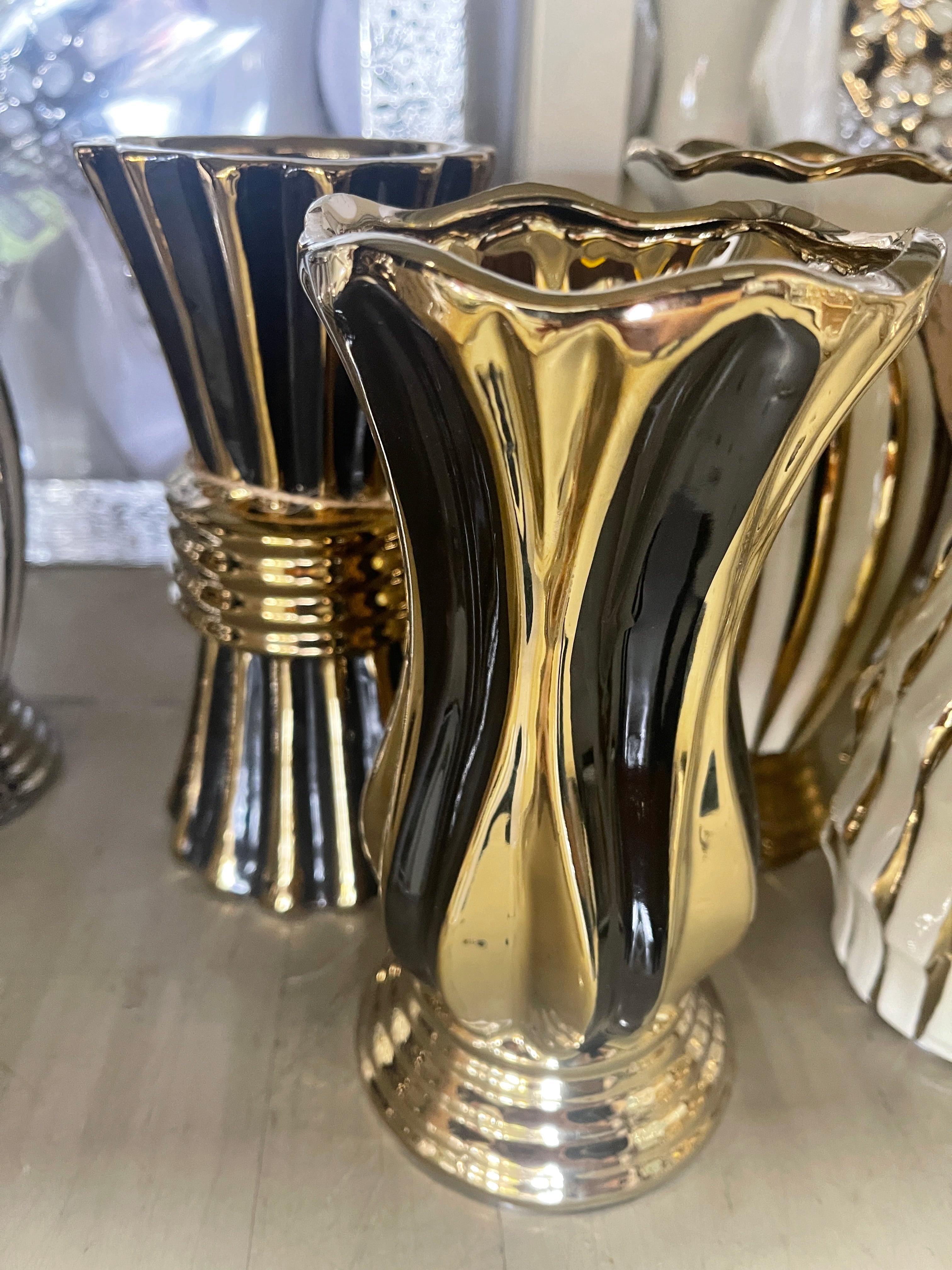 Linen Universe 2 Piece Black and Gold Ceramic Vase Set - 7"