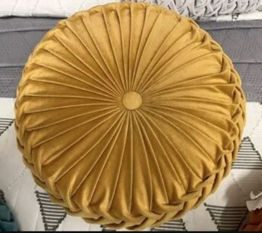 Gianny 18" Round Pleated Pillow